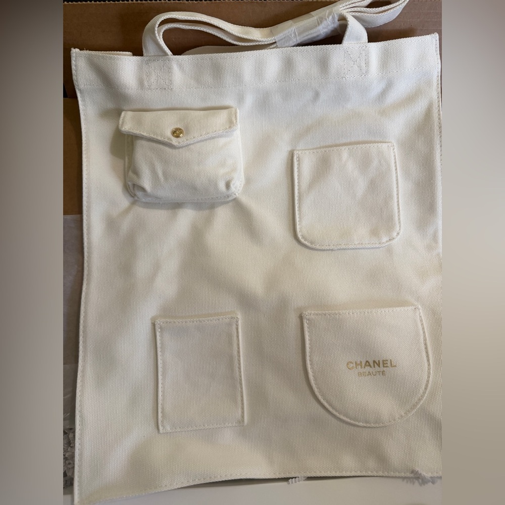 CHANEL White Beauté bag with Box